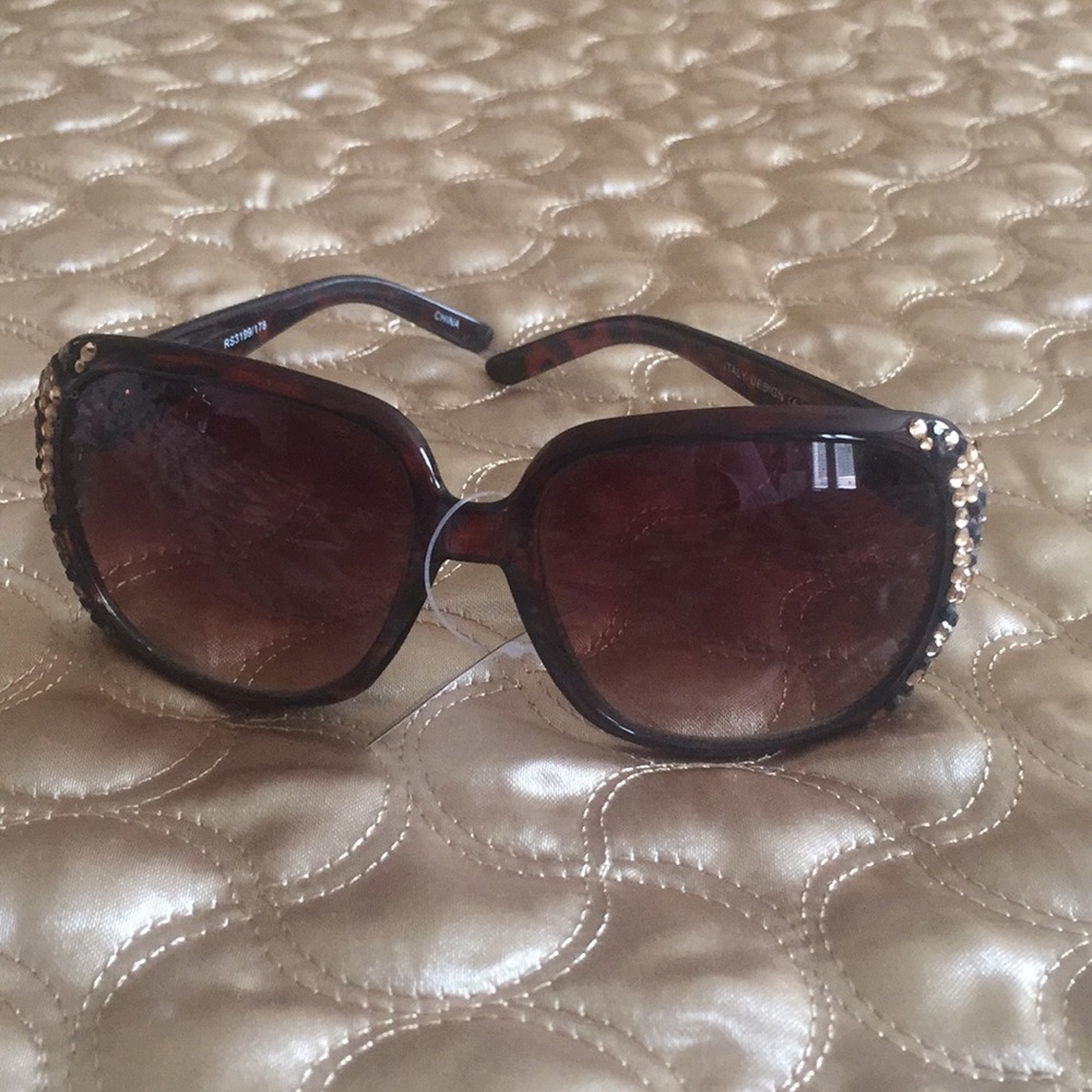 Sunglasses - Picture 2 of 8